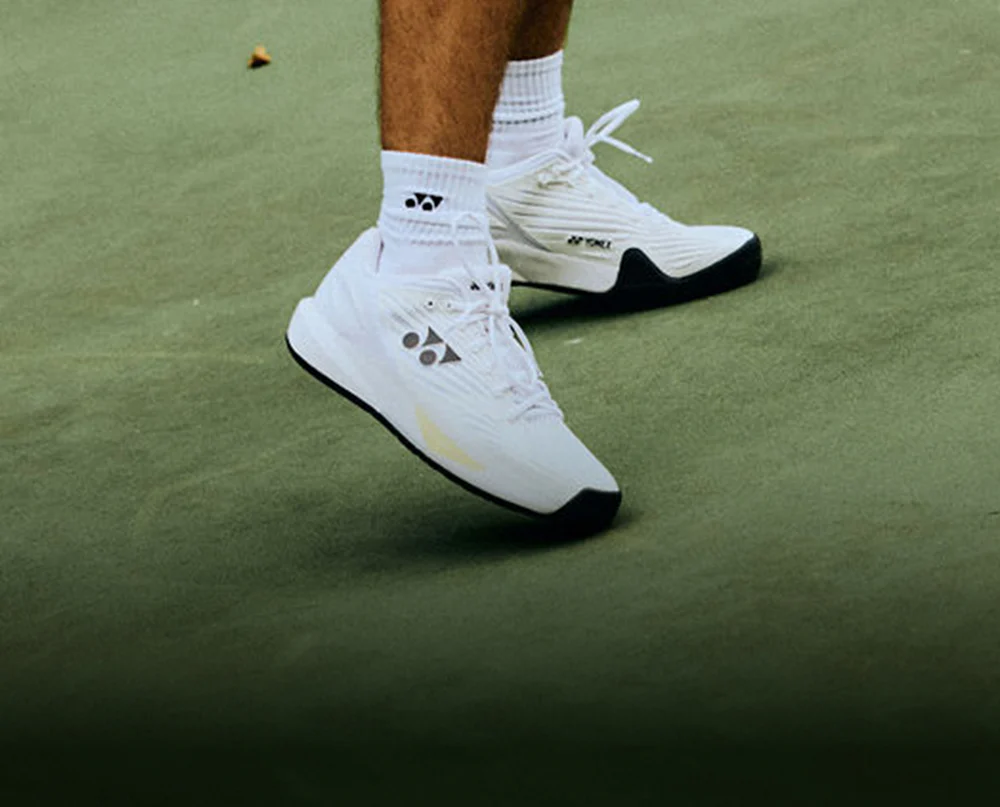 Yonex tennisskor för stabilitet på banan